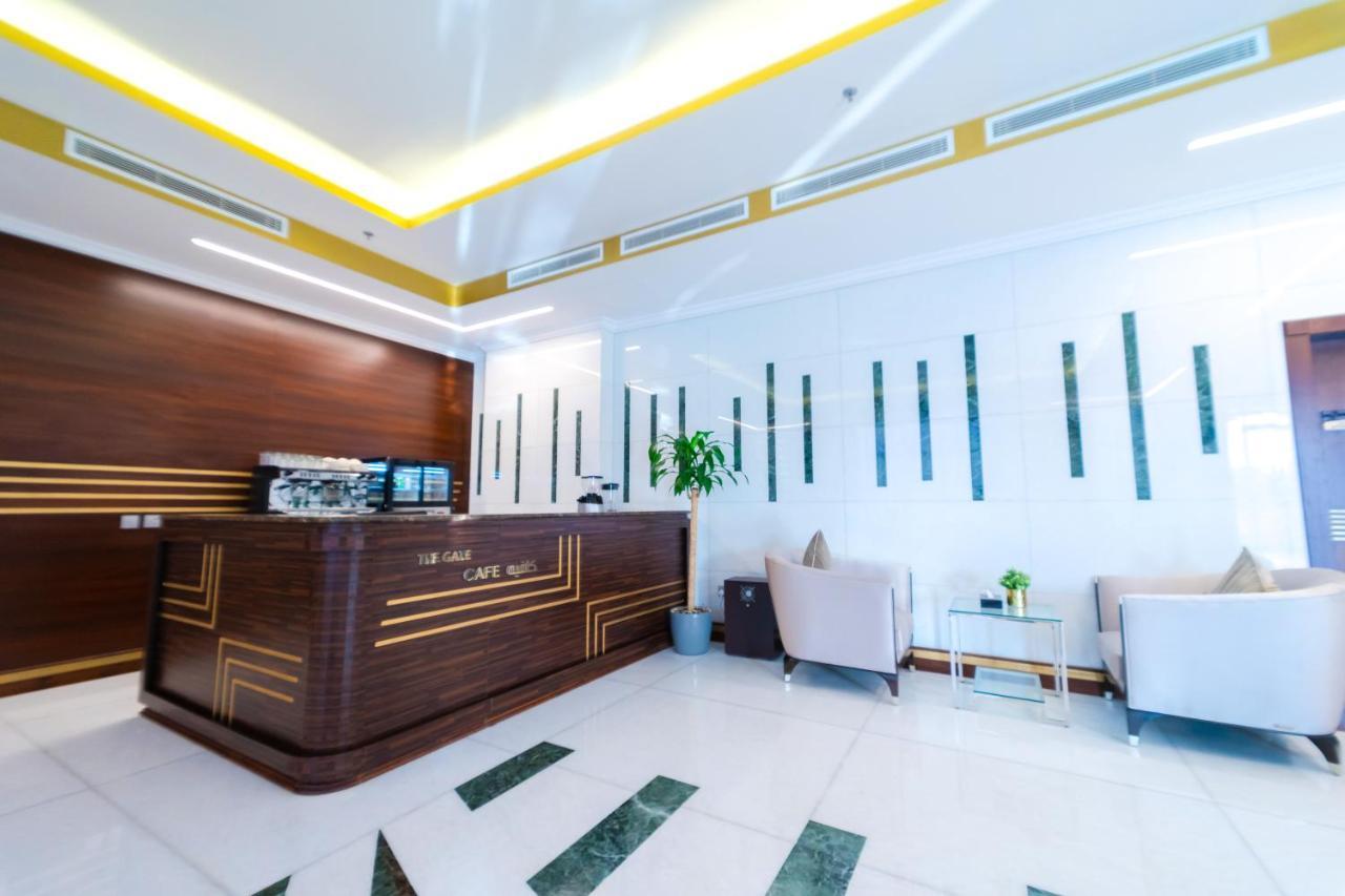 The Gate Hotel And Apartments Дамам Екстериор снимка