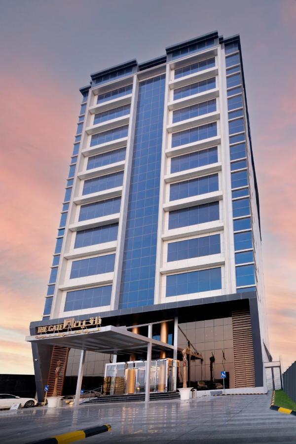 The Gate Hotel And Apartments Дамам Екстериор снимка