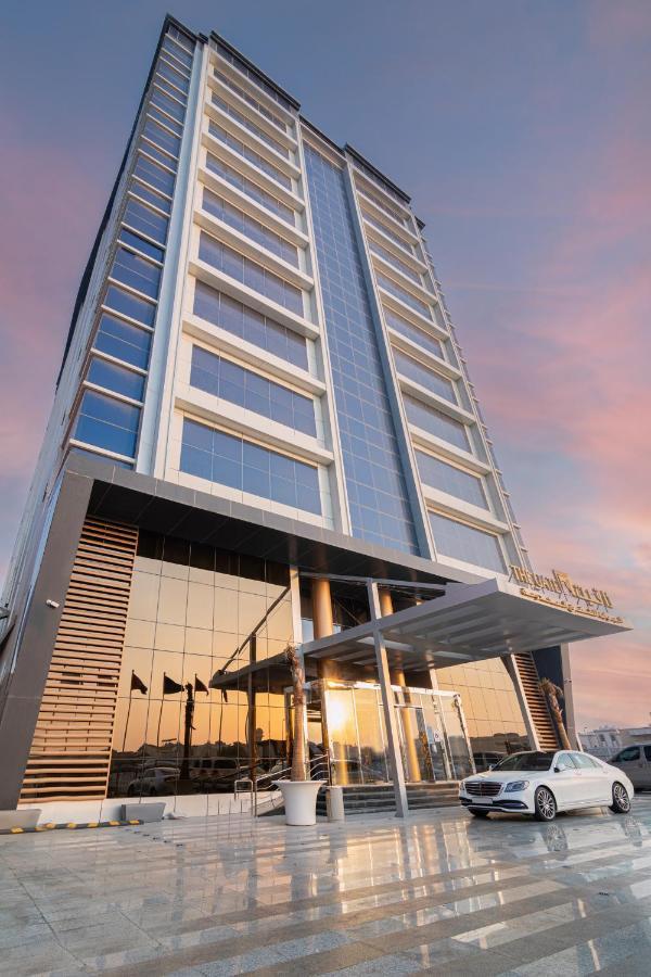 The Gate Hotel And Apartments Дамам Екстериор снимка